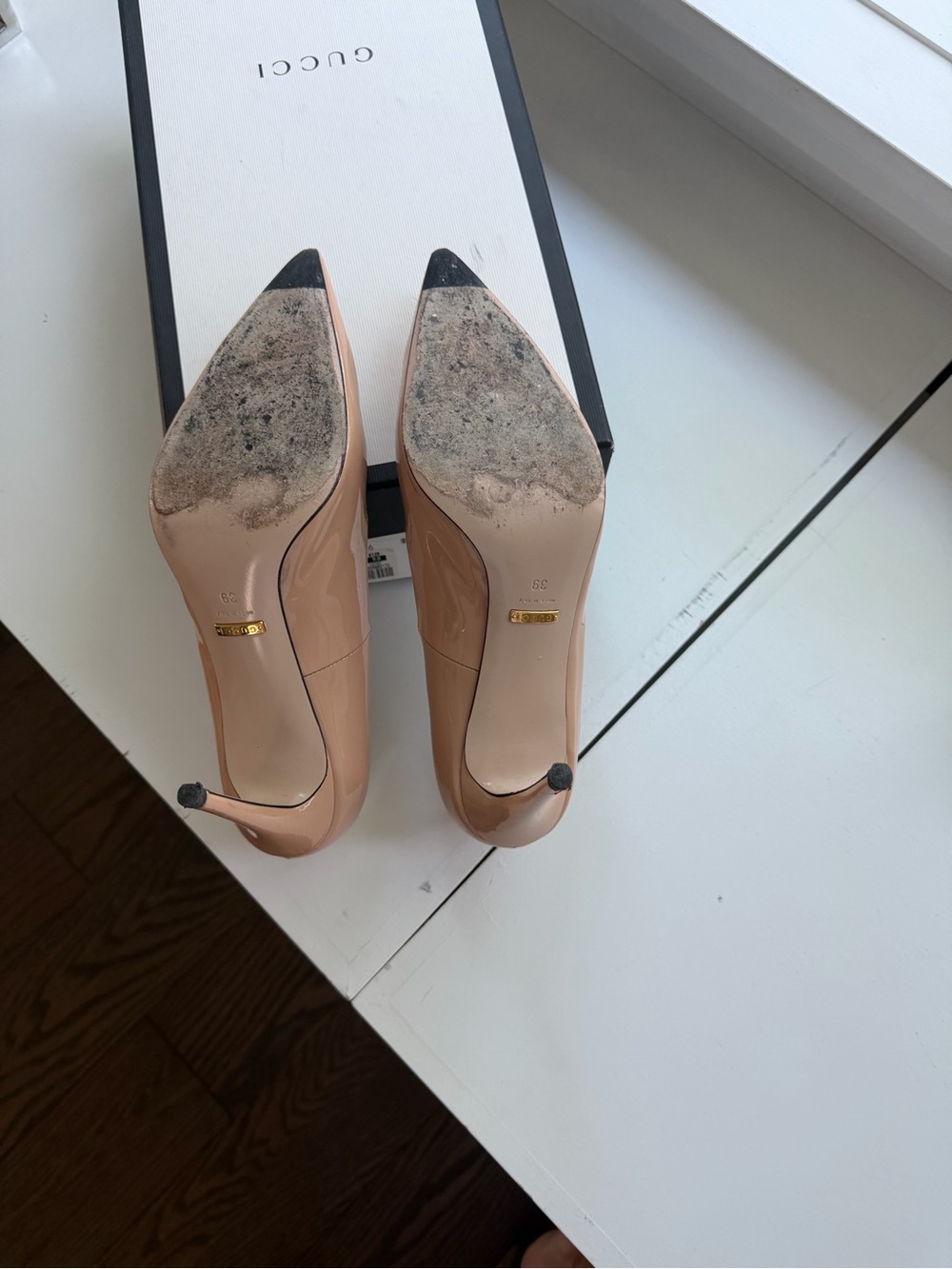 Gucci Patent Leather Pointed-Toe Pumps in Nude - Picture 6 of 6